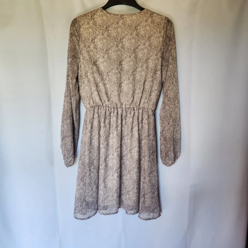 GILLI Long Sleeve Patterned Faux Tie Waist Dress V-Neck Lightweight Size L - Picture 9 of 12